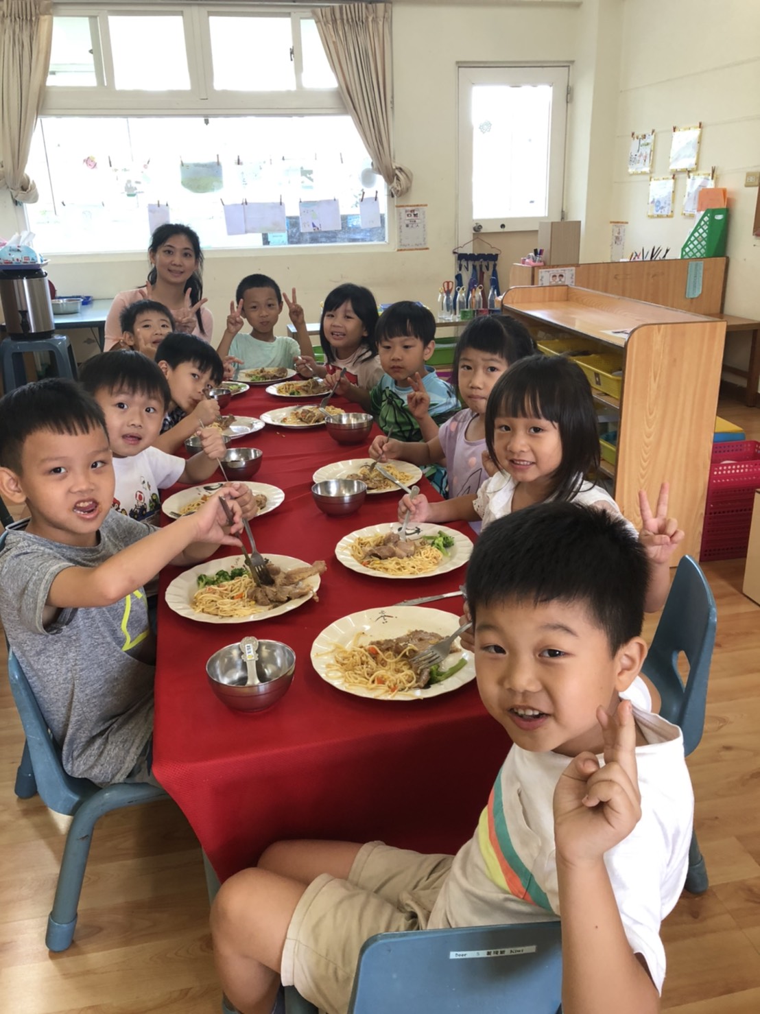 真幸福！郑州市管城区回族幼儿园开展六一自助餐活动-大河新闻